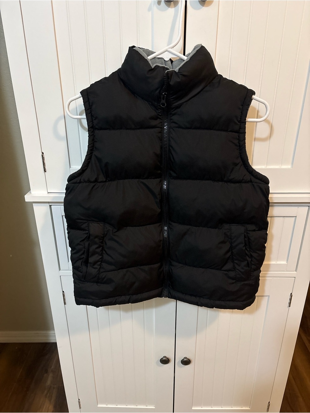 Old Navy Kids Black Puffer Vest Size Medium Cold Weather Gropcore Layering